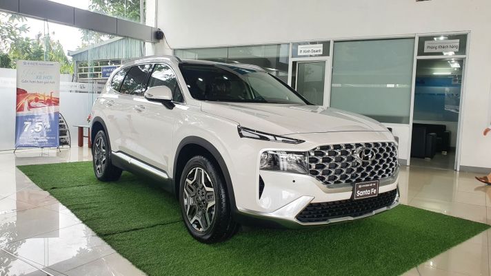 Giá lăn bánh Hyundai Santa Fe cuối tháng 2/2024: Hấp dẫn hơn Ford Everest, chèn ép Toyota Fortuner