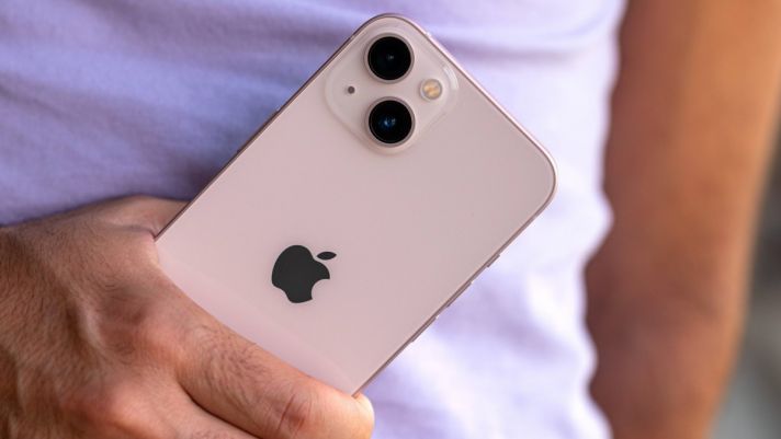 Chiến thần iPhone đa năng giá rẻ gọi tên iPhone 13, giá cực bèo nhưng camera Galaxy S24 cũng ngại