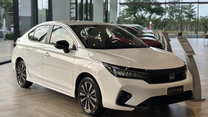 Quên Toyota Vios và Hyundai Accent đi, khách Việt ùn ùn tậu Honda City vì giảm giá rẻ như xe hạng A