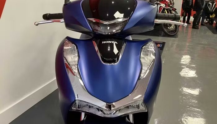 Honda ra mắt ‘vua xe ga’ SH 2024 màu xanh dương mới tuyệt đẹp: Có phanh ABS, giá 101,5 triệu đồng