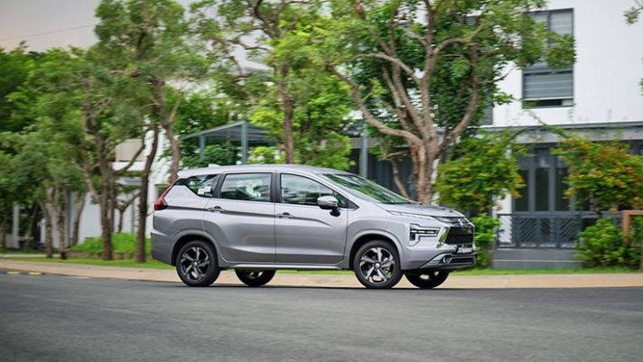 Giá Mitsubishi Xpander lăn bánh đầu tháng 5/2024 cực rẻ với ưu đãi khủng, át vía Toyota Veloz Cross