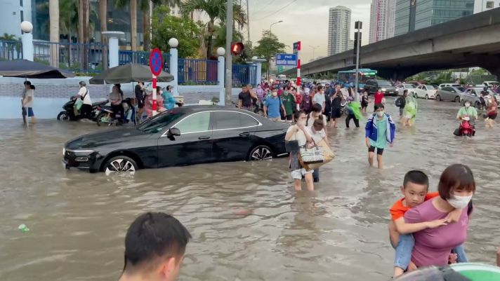 Ô tô ngập nước, chết máy và cách xử lý hiệu quả nhất, tránh mất tiền oan