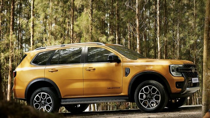 Giá lăn bánh Ford Everest cuối tháng 8/2024 kèm ưu đãi hấp dẫn, hạ gục Santa Fe và Toyota Fortuner