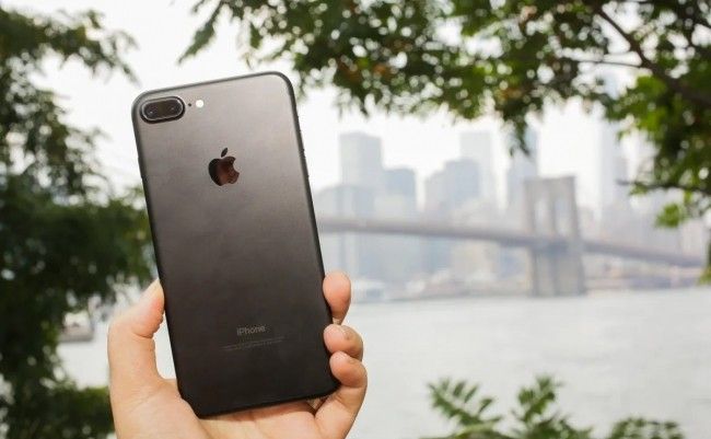 Mẫu iPhone rẻ hơn iPhone 11 tới 6 triệu, có camera zoom 2x đỉnh hơn, ngang cơ iPhone 15