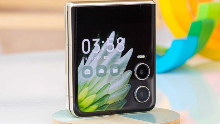 Mở hộp, đánh giá Tecno Phantom V Flip2: Điện thoại màn hình gập vỏ sò giá rẻ, màn hình lớn đe nẹt Galaxy Z Flip6