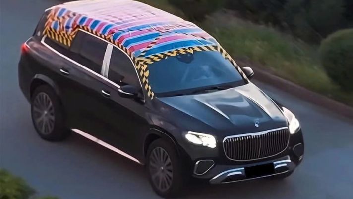 Mercedes 'dột' nước sau 2 ngày mua về, hành động của chủ xe và cách giải quyết từ hãng gây tranh cãi