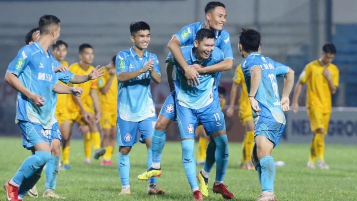 Vòng 5 V.League có biến, một trận đấu bị hoãn vì bão số 6 Trà Mi