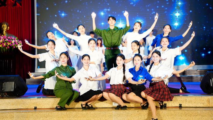 'Đốt cháy' hội trường lớn Học viện Báo chí và Tuyên truyền với đêm gala Premiere 2024: 'Emoland'