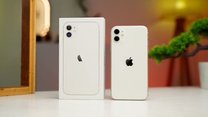 iPhone 11 giữ vững ngôi vua iPhone giá rẻ, chỉ từ 8 triệu vẫn cực mượt, chụp ảnh đẹp hơn iPhone 16