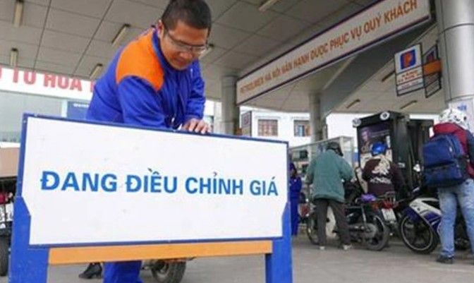 Giá xăng dầu hôm nay 13/11: Trong nước tạm 'chững', thế giới giảm xuống mức thấp 