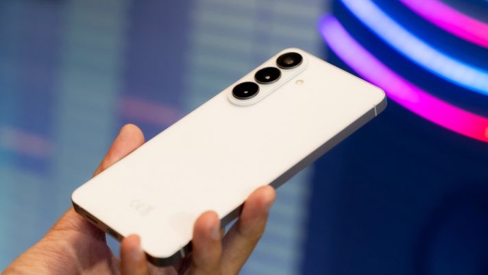 Đánh giá S26+ vs S26 Ultra: Pin, màn hình, camera khác gì nhau?