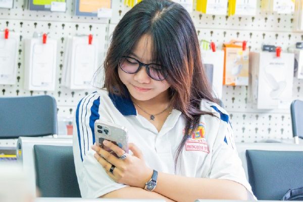 FASTCARE: Khi nào cần thay pin, kiểm tra màn hình trước năm học mới?