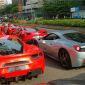 Hơn 50 siêu xe Ferrari của nhà giàu Singapore kéo sang Malaysia khiến giao thông bị 