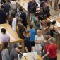 Từ hào nhoáng, Apple Store đang thành cái chợ nhốn nháo