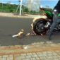 Tay chơi Kawasaki Z1000 tự châm lửa, đốt lốp bằng xăng và cái kết
