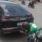 Hà Nội: Tông trúng Porsche Panamera giá 12 tỷ đồng, người đi xe máy méo mặt vì số tiền đền bù 50 triệu