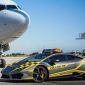 Sân bay Ý chơi trội bằng siêu xe Lamborghini chạy dẫn đường