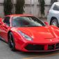 Vừa hồi sinh sau tai nạn, Tuấn Hưng đã cầm lái Ferrari 488 GTB đi dạo phố