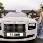 Thuê hẳn xe sang Rolls-Royce Ghost đính 4 triệu viên pha lê đến lễ tốt nghiệp, nữ sinh chịu chơi nhất là đây