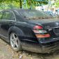 Mercedes-Benz S63 AMG tiền tỷ nằm phủ bụi ở Hà Nội