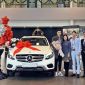 Thủ môn Bùi Tiến Dũng nhận bàn giao Mercedes-Benz GLC 250 do đại gia Hà Nội tặng