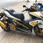 Ngất ngây với Yamaha NVX 155 trong dàn áo hoàng kim thời thượng