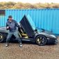 Đam mê siêu xe, chàng DJ cầu hôn luôn cháu gái ông trùm hãng Lamborghini