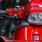 Vespa Sprint cùng bộ cánh đỏ rực rỡ kèm dàn đồ chơi đẹp ngất ngây