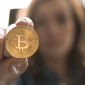 Giá Bitcoin tăng nhẹ, chạm mốc 9.000 USD trong sáng nay