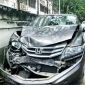 Honda City đâm nát Suzuki Ciaz vì tránh người phụ nữ dắt 2 con chó qua đường