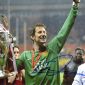 Edwin van der Sar phá vỡ sự im lặng về khả năng trở lại Man Utd