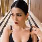 Vừa lộ điểm nhạy cảm trên phố, Lệ Quyên lại o ép vòng 1 ná thở cùng váy body, nhan sắc U40 gây sốt
