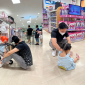 Bắt trọn cảnh Cường Đô La đang chơi với Suchin ở trung tâm thương mại, cử chỉ của nhóc tỳ gây sốt