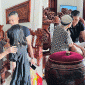 Công Vinh hào hứng chia sẻ khoảnh khắc con gái quây quần bên cố nội 95 tuổi khiến dân tình thích thú