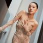 Minh Hằng vô tư thả rông khoe trọn vòng eo con kiến
