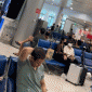 Rò rỉ ảnh người yêu cũ Hòa Minzy tình tứ với bạn gái ở sân bay, CĐM nhanh chóng tìm ra danh tính