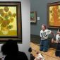 Bức họa đắt giá của Van Gogh bị tạt chất bẩn vì lý do gây phẫn nộ