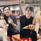 Ông Cao Thắng lái xe máy đưa Đông Nhi và Winnie vi vu khắp Hà Nội