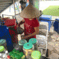 Hà Nội: Bán trà đá vỉa hè thu nhập trung bình khoảng 50 triệu đồng/tháng?
