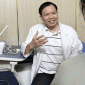BS Cao Hữu Thịnh dùng khoản thưởng 1 tỷ khi IVF thành công để giúp đỡ vợ chồng khiếm thị nghèo