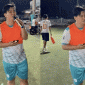 Netizen ngỡ ngàng trước khoảnh khắc Hoài Lâm hát trên sân cỏ