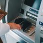 Rút tiền tại cây ATM, tài khoản đã trừ tiền nhưng ATM không nhả tiền, làm cách này để lấy lại