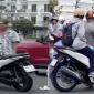 CĐM 'dậy sóng' vụ chủ xe SH bắt người đàn ông quỳ rạp giữa lòng đường, thái độ đôi nam nữ gây chú ý 