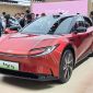 Toyota chính thức ra mắt mẫu SUV điện đẹp long lanh giá 414 triệu đồng: Dân tình đổ xô mua vì quá rẻ