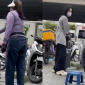 CĐM tranh cãi về mức phạt dành cho người phụ nữ bán nước đuổi cô gái đứng trên vỉa hè ở Mỹ Đình