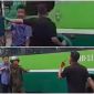 Xôn xao vụ tài xế xe buýt vừa bị đâm vào đuôi xe vừa bị cầm dao dọa chém rồi ném đá ở TP.HCM