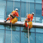 Tạm giữ người đàn ông cầm dao đe dọa, lăng mạ nhân viên thi công trên cao: Hé lộ nguyên nhân phía sau?