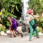 Hai bé bị cô ruột đánh tới tấp, van xin vẫn ăn đòn dã man vì không bán hết vé số, công an thông tin nóng