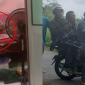Người phụ nữ phát hiện gã đàn ông lạ mặt ngủ trên giường, trích camera biết sự thật mà bủn rủn