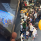 Camera ghi lại khoảnh khắc người đàn ông rơi xuống từ tầng 4 Aoen Mall Long Biên, hiện trường ám ảnh